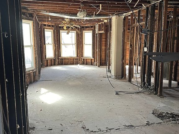 3rd image of 1638 W Summerdale Ave