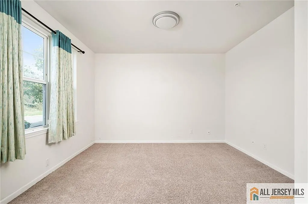 3 bed, 4.0 bath, 2240 sqft, $4,000 — Photo 4