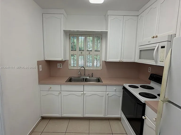 7505 SW 82nd St #206 — Photo 9