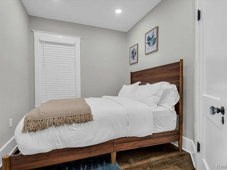 5238 Commonwealth St — Photo 17