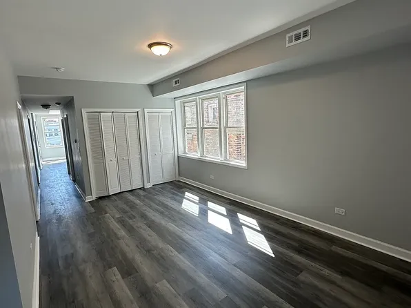 9410 Lawrence Ct, Schiller Park, IL