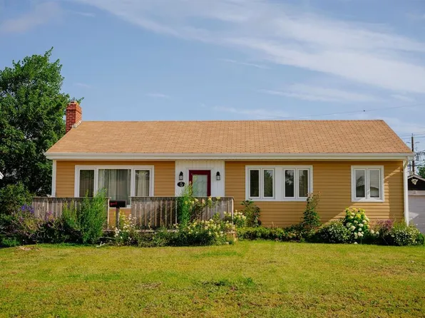 5 Alcock Crescent, Gander, NL A1V1K3