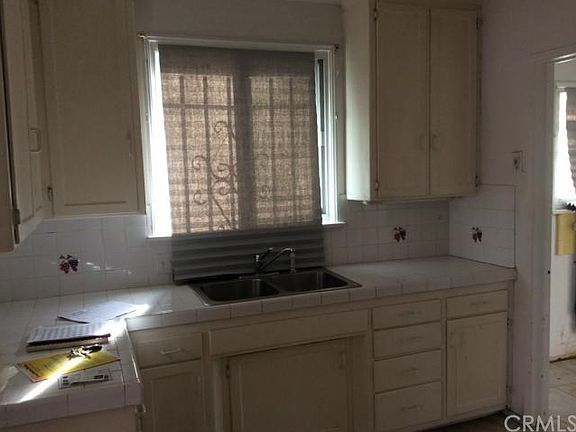 2nd image of 10245 S Van Ness Ave