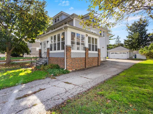 213 S College Ave, Fox Lake, WI 53933