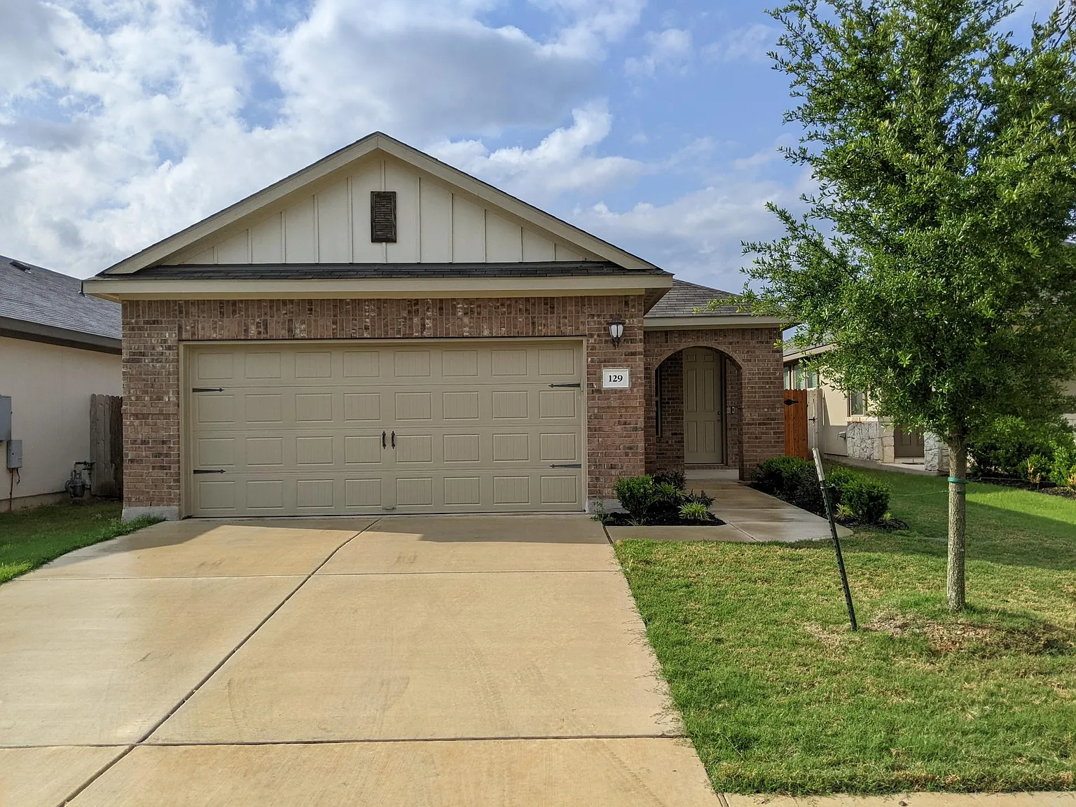 129 Mountain Valley St — Photo 1