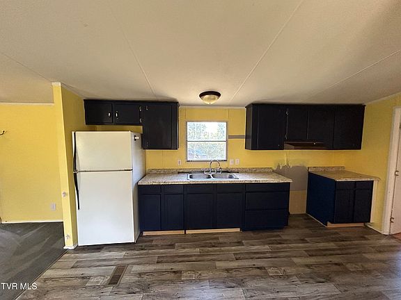 4th image of 71 Whispering Rd