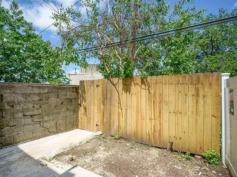 2733 Oakford St — Photo 8