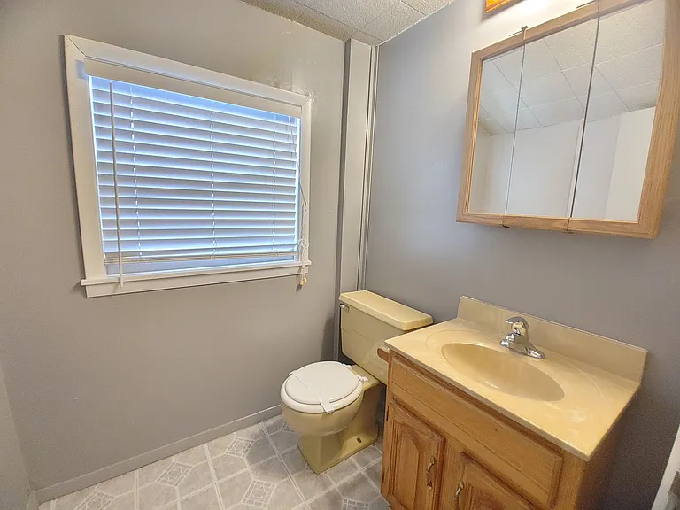 918 N Oak St — Photo 5
