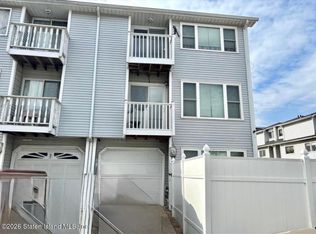 62 Simmons Ln, Staten Island, NY 10314