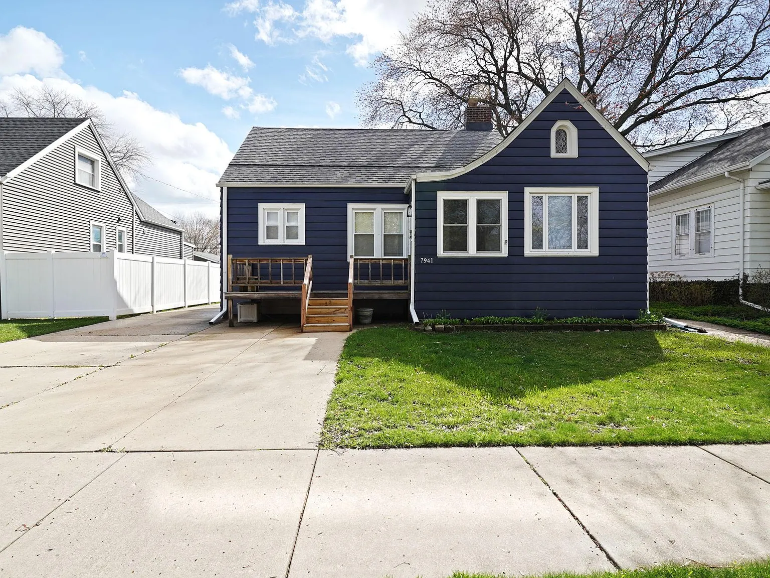 3 bed, 1400 sqft, $2,000 — Photo 1