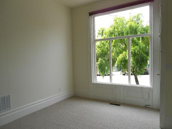 4th image of 636 Baker St