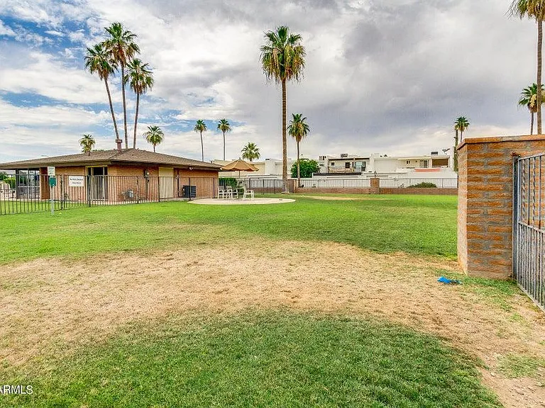 7662 E Minnezona Ave — Photo 25