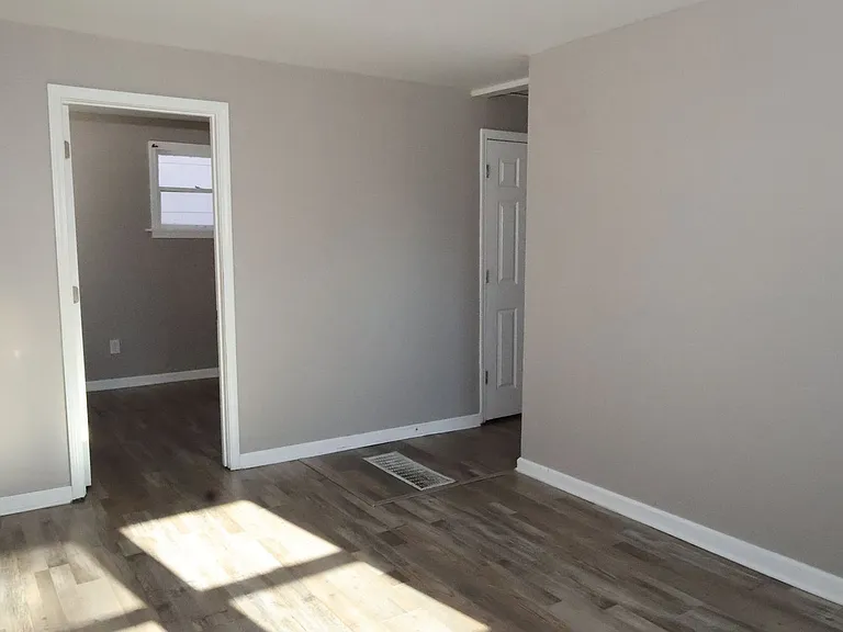 5460 Hamilton Ave — Photo 5