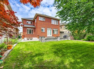 33 Saint Andrews Blvd #9, Toronto, ON M9R 1W2