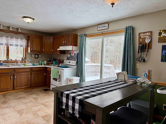 2nd image of 596 Gulf Rd