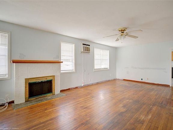4th image of 1014 Thompson Ave