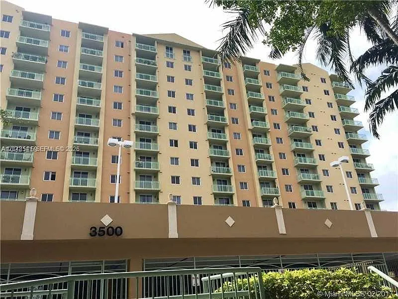 Coral Plaza Of Miami Cond — Photo 1