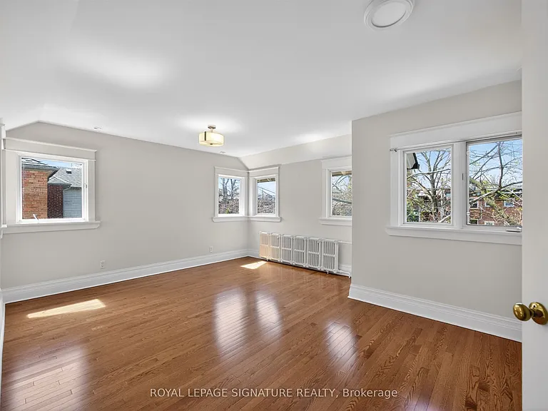 426 Armadale Ave — Photo 23