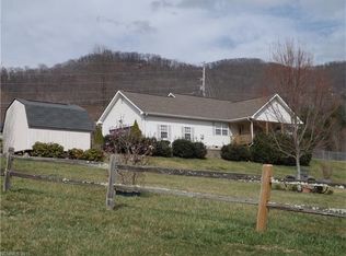 17 Hathaway Ln, Waynesville, NC 28785