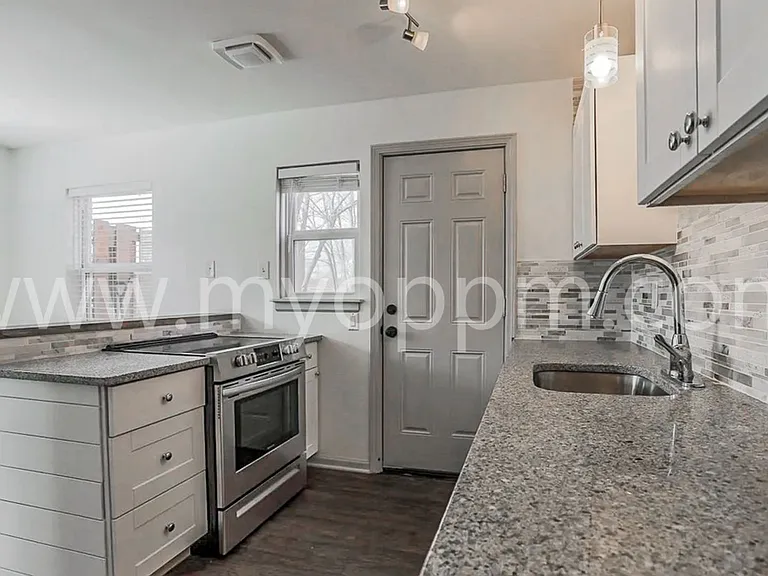 4360 Davenport St — Photo 8