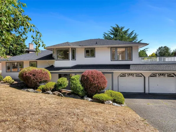 4833 Maplegrove St, Saanich, BC V8Y 3B9