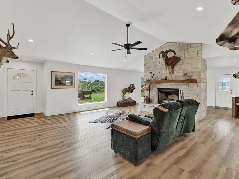 1901 Melissa Ln — Photo 19