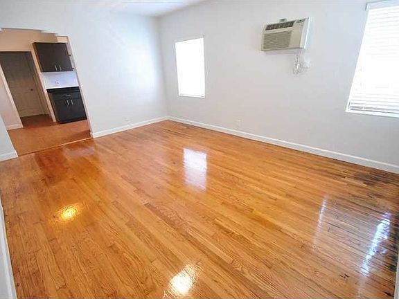 2nd image of 7136 Carlyle Ave