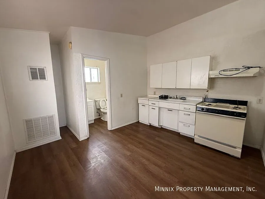 1 bed, 1.0 bath, 353 sqft, $725 — Photo 1