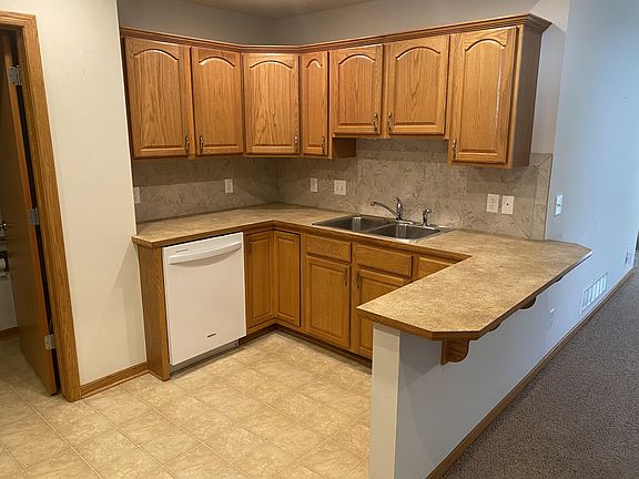 3rd image of 216 Highclere Dr