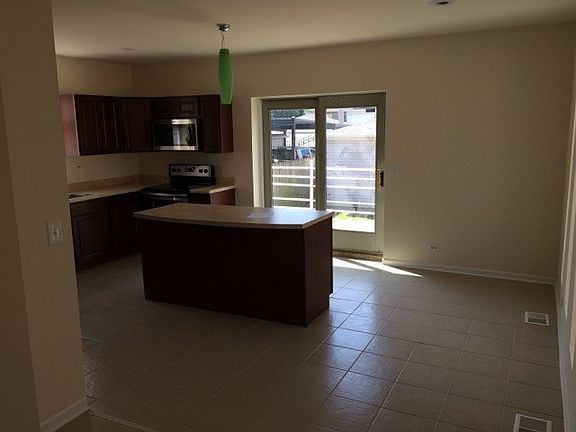 4th image of 2940 N Nordica Ave