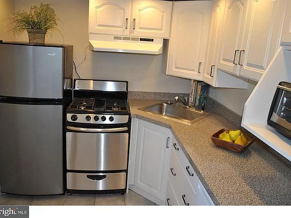 4th image of 123 Dupont St #2