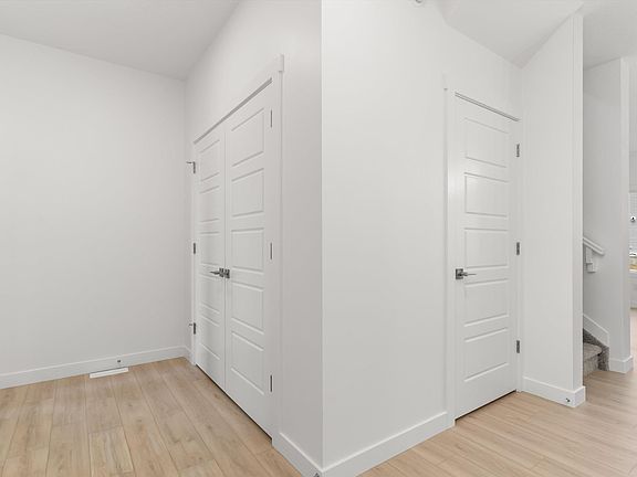 4th image of 930 18th Ave NW