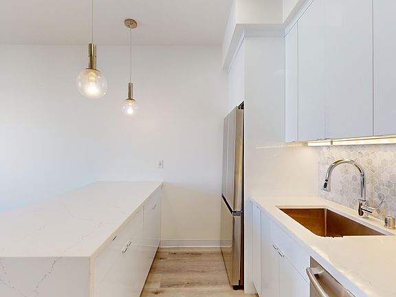 3rd image of 1338 Stevenson St #1338C