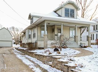 475 W Jackson St, Woodstock, IL 60098