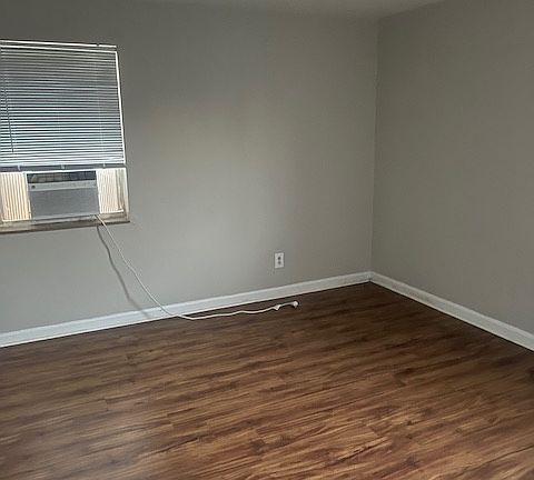 2nd image of 624 Maple Dr APT C