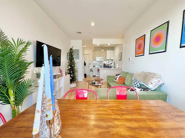 818 Lexington Avenue image 3 of 8