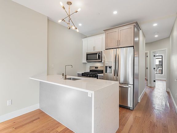 4th image of 659 Putnam Ave Floor 2