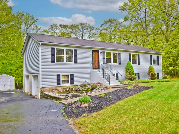 209 Michael Ln, Stroudsburg, PA 18360