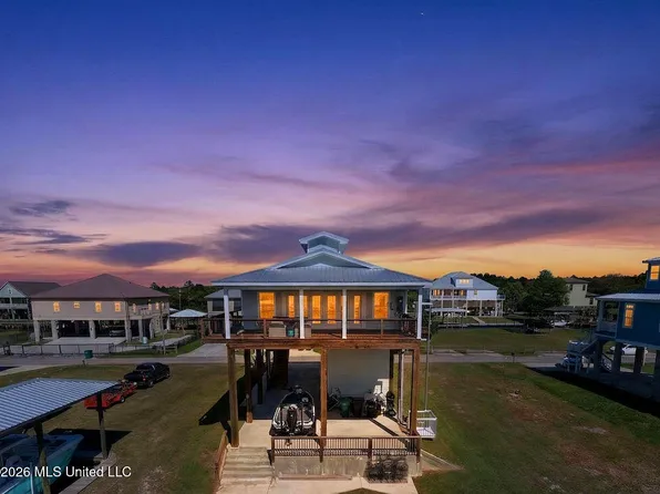 96 Fiber St, Bay Saint Louis, MS 39520