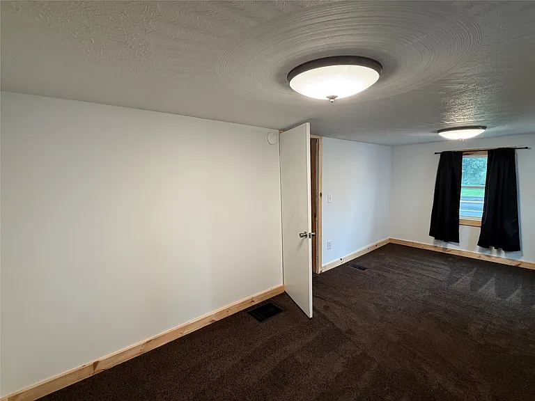 76 E Main St — Photo 16
