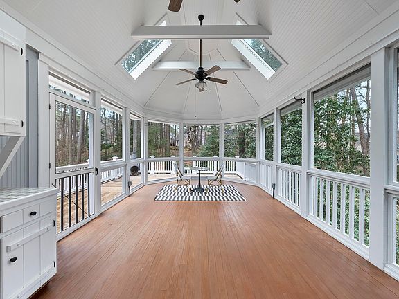 4th image of 111 Loch Haven Ln