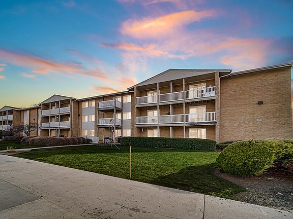 3rd image of 910 Beau Dr Unit 113