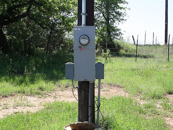 3rd image of 320 County Road 195