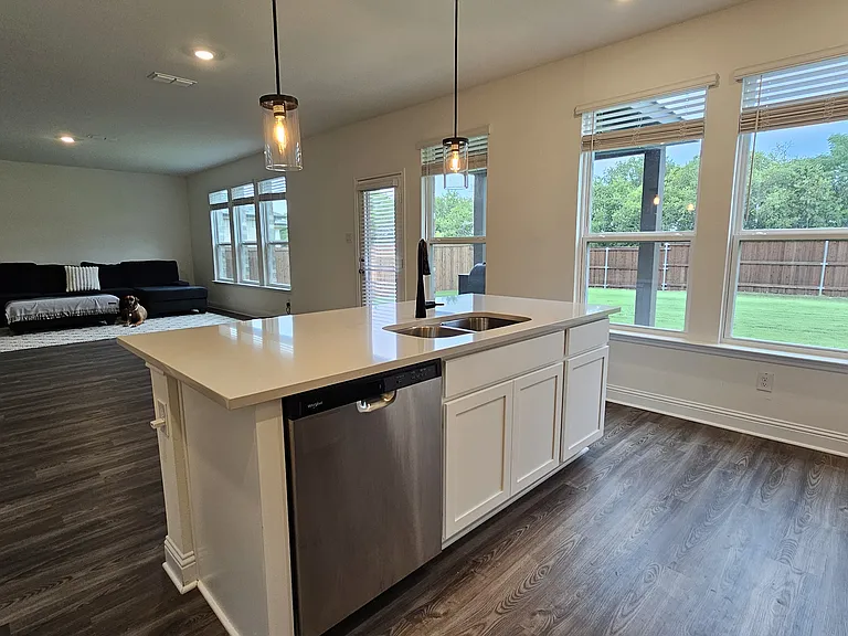 1200 Lancaster Dr — Photo 3