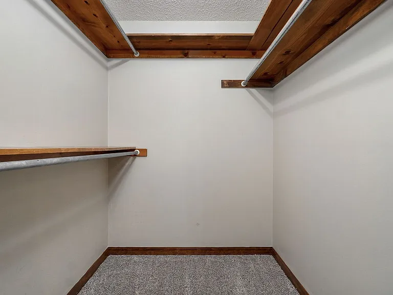 4035 S Parkcrest Ave — Photo 32