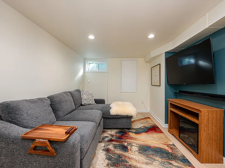 8922 SE Market St — Photo 23