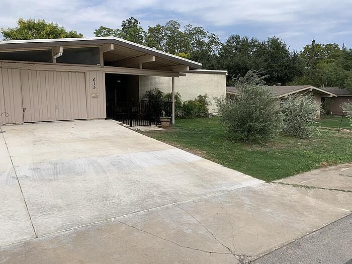 1st image of 615 Oblate Dr #1