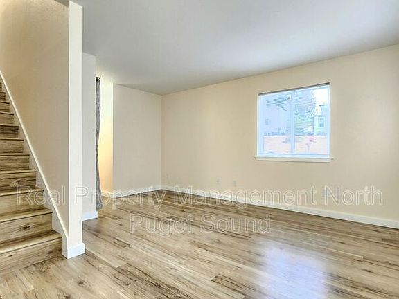 3rd image of 3208 Hoyt Ave APT 12