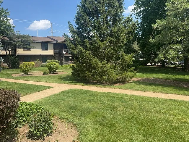 571 Somerset Ln #5 — Photo 2