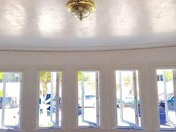 2nd image of 52 Miriam St